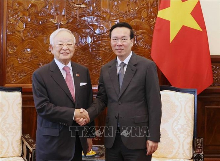 Presiden Vietnam, Vo Van Thuong Terima Ketua Federasi Majikan Perusahaan Republik Korea  - ảnh 1