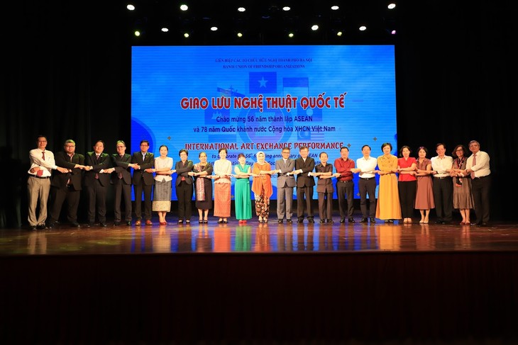 Silaturahmi Kesenian Muliakan Corak Budaya Semua Negara Anggota ASEAN - ảnh 1