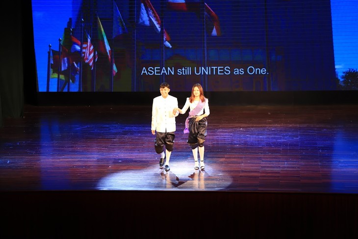Silaturahmi Kesenian Muliakan Corak Budaya Semua Negara Anggota ASEAN - ảnh 5