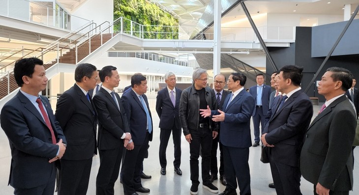 PM Vietnam, Pham Minh Chinh Melakukan Kunjungan Kerja dengan Beberapa Grup Teknologi AS di Lembah Silicon  - ảnh 1