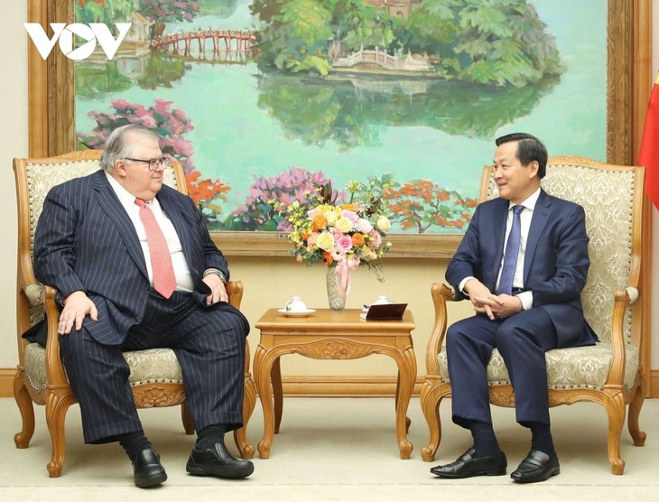 Deputi PM Vietnam, Le Minh Khai Terima Direktur Jenderal Bank Pembayaran Internasional - ảnh 1