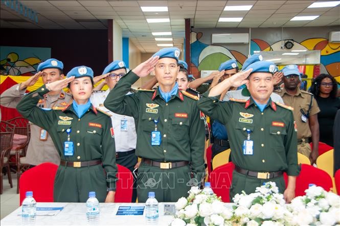 UNMISS Berikan Bintang Pemeliharaan Perdamaian PBB bagi Tiga Perwira Keamanan Publik Vietnam - ảnh 1