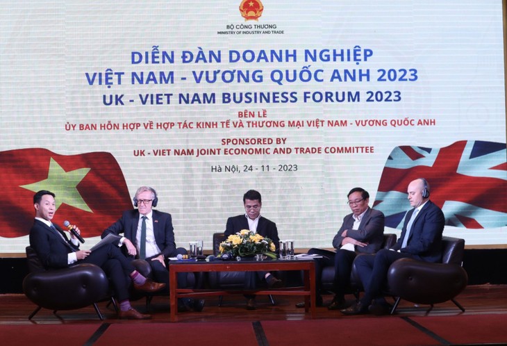 Forum Badan Usaha Vietnam-Inggris: Banyak Peluang Ekspor dan Investasi antara Dua Negara - ảnh 1