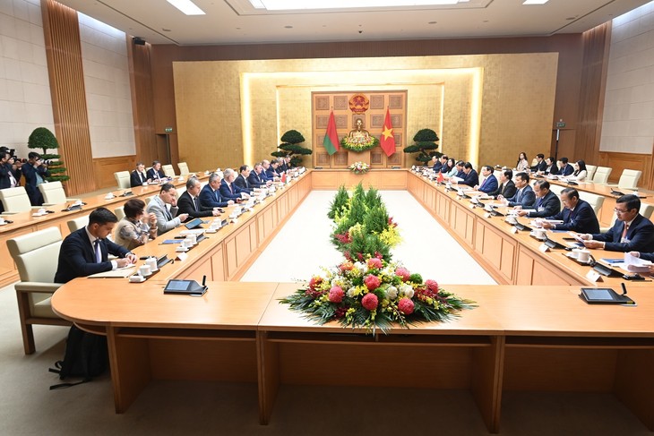 PM Vietnam, Pham Minh Chinh Pimpin Upacara Penyambutan Kepada PM Belarus, Roman Golovchenko - ảnh 1