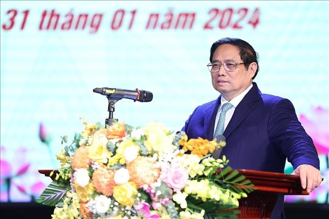 PM Vietnam, Pham Minh Chinh Kunjungi dan Ucapkan Selamat Hari Raya Tet di Universitas Kebudayaan dan Kesenian Tentara - ảnh 1