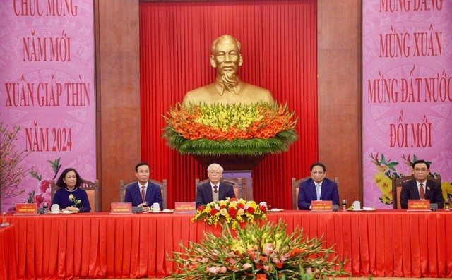 Sekjen KS PKV Nguyen Phu Trong Ucapkan Selamat Hari Raya Tet kepada para Mantan Pemimpin Partai dan Negara - ảnh 1
