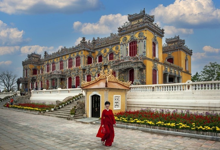 Istana Kien Trung Menyambut Kedatangan Wisatawan Pada Hari Raya Tet Imlek 2024 - ảnh 1