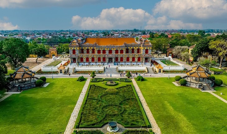Istana Kien Trung Menyambut Kedatangan Wisatawan Pada Hari Raya Tet Imlek 2024 - ảnh 2
