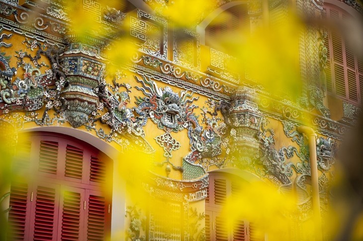 Istana Kien Trung Menyambut Kedatangan Wisatawan Pada Hari Raya Tet Imlek 2024 - ảnh 5