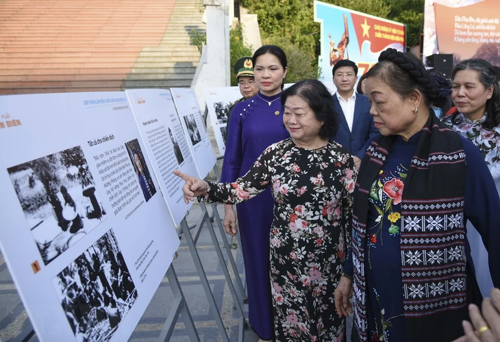 Gabungan Asosiasi Perempuan Vietnam Gelar Banyak Kegiatan Peringatan HUT ke-70 Kemenangan Dien Bien Phu - ảnh 1