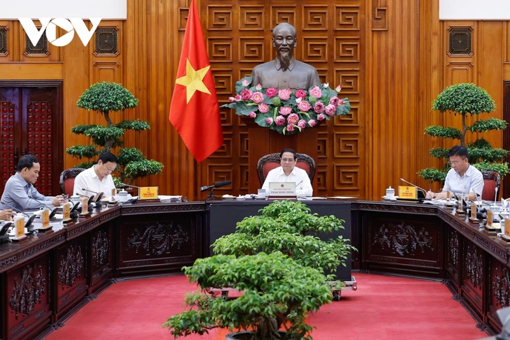 PM Pham Minh Chinh Mimpin Sidang Penggelaran Proyek Investasi Jalan Kereta Api Berkecepatan Tinggi Utara-Selatan - ảnh 1