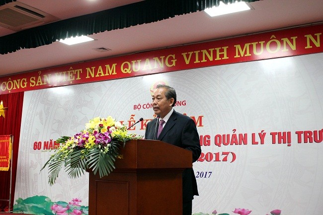 Truong Hoa Binh appelle à une répression renforcée contre la fraude commerciale - ảnh 1