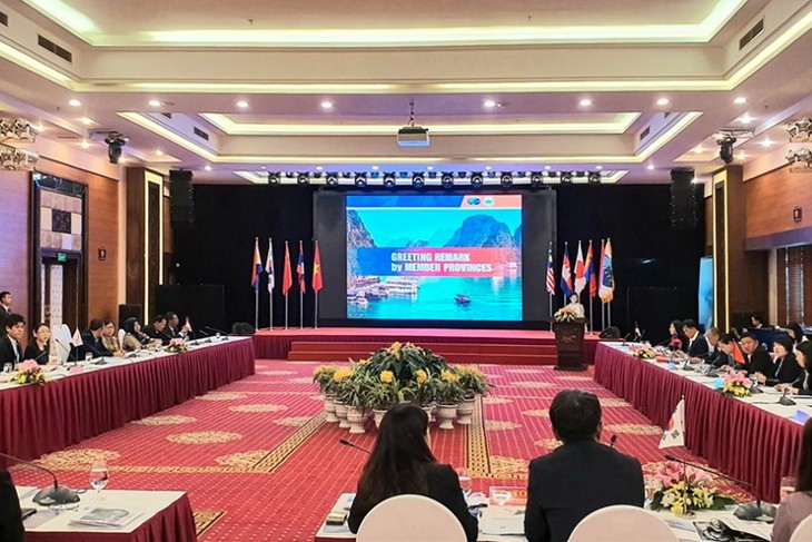 Quang Ninh : 19e réunion du Comité permanent du Forum interrégional du tourisme d’Asie de l'Est - ảnh 1