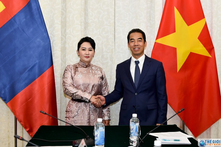 Consultations politiques Vietnam-Mongolie et Vietnam-Uruguay - ảnh 1
