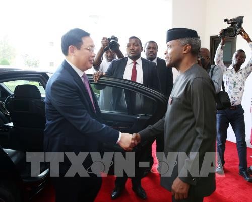 Entretien entre le vice-Premier ministre Vuong Dinh Huê et le vice-président nigérian  - ảnh 1