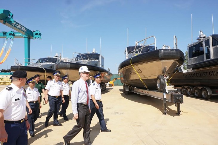 US delivers 6 coastal patrol boats to Vietnam  - ảnh 1