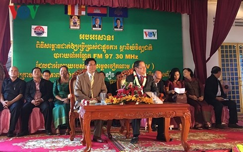 Vietnam-funded FM radio station inaugurated in Cambodia - ảnh 1