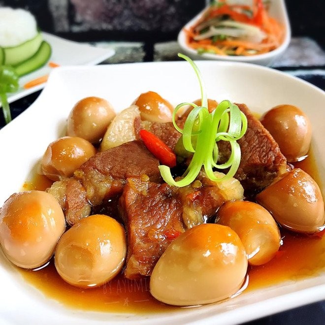 Vietnamese Braised Pork with Eggs - ảnh 1