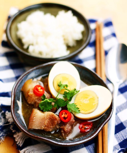 Vietnamese Braised Pork with Eggs - ảnh 2