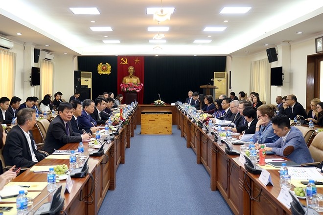 Vietnam promises best business environment for foreign investors - ảnh 1