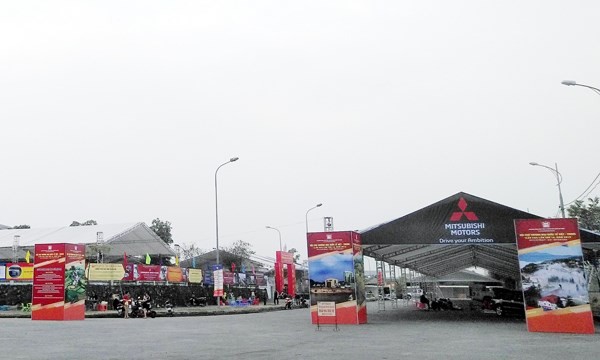 19th Vietnam-China border trade fair opens in Lao Cai - ảnh 1
