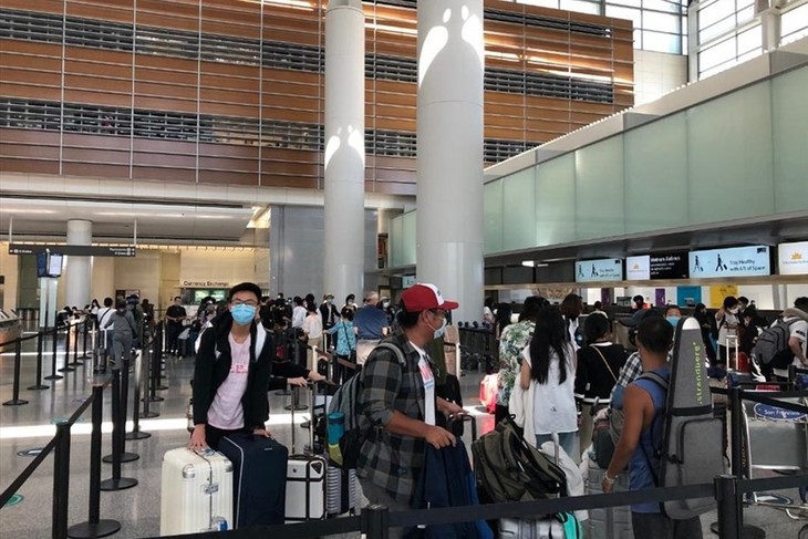 280 Vietnamese citizens brought home from the US - ảnh 1
