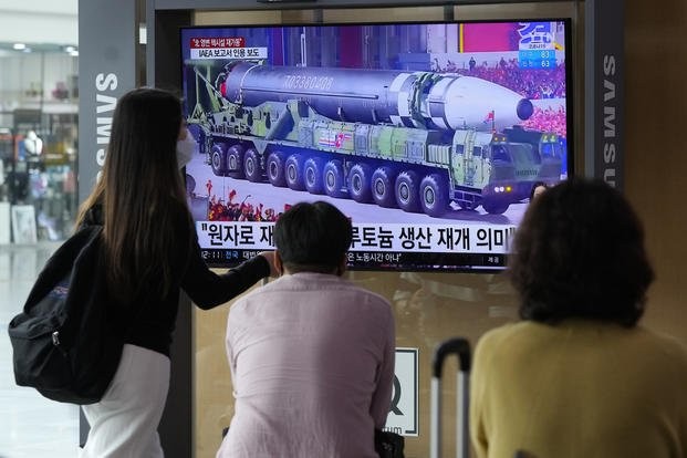 South Korea says it is developing more powerful missiles to deter North Korea - ảnh 1