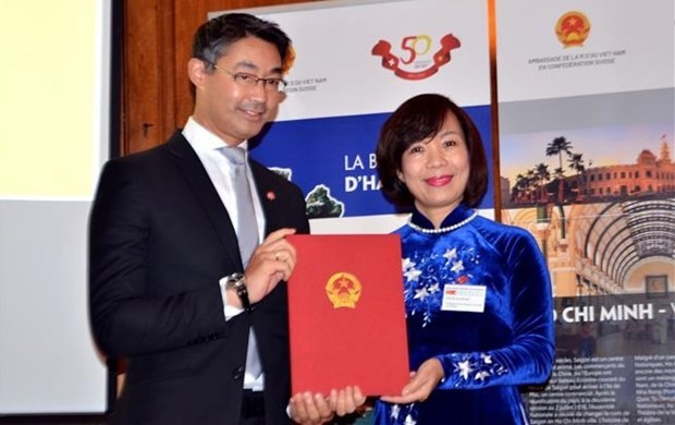 Germany’s former Deputy Prime Minister appointed Vietnam’s Honorary Consul to Switzerland - ảnh 1