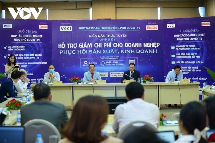 Forum discusses reducing costs for businesses to restore production - ảnh 1