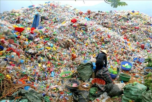 Vietnam, US join hands to reduce harm of plastic pollution on public health - ảnh 1