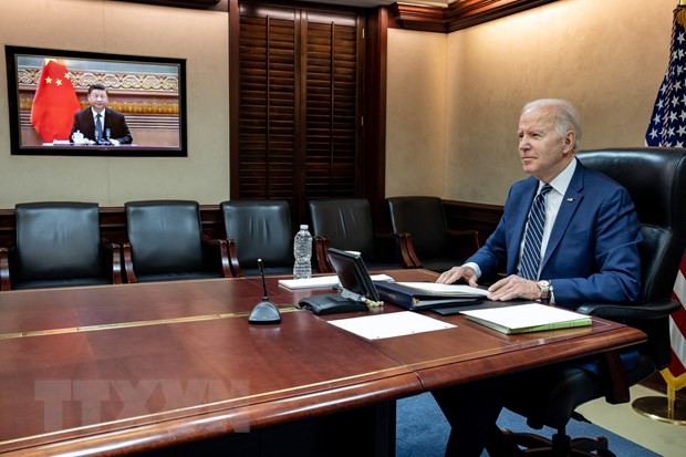Biden, Xi hold phone talk amid rising US-China tensions  - ảnh 1