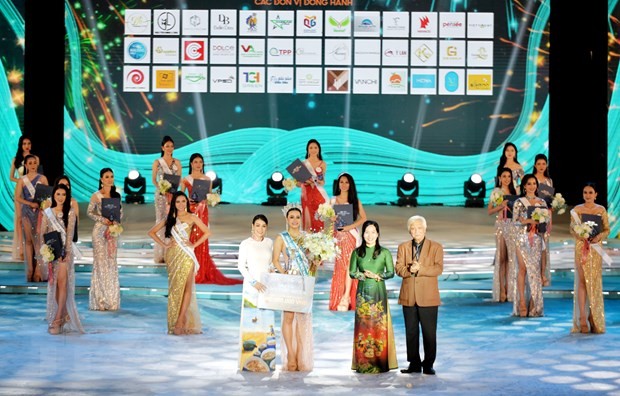 Miss Sea and Island 2022 to auction her crown for Truong Sa, Hoang Sa - ảnh 1