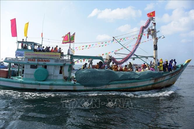 Nghinh Ong Festival honors beauty of sea and islands - ảnh 1