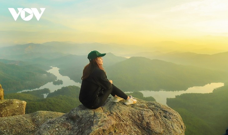 Stunning beauty of Chong Mountain in Quang Ninh province - ảnh 8