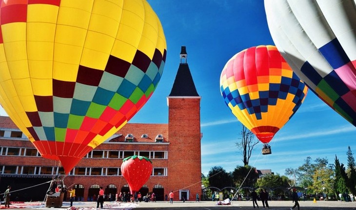 Da Lat hot air balloon festival slated for late April - ảnh 1