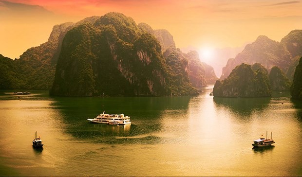 Ha Long Bay among idyllic seaside places to watch sunrise, sunset: Travel+Leisure  ​ - ảnh 1