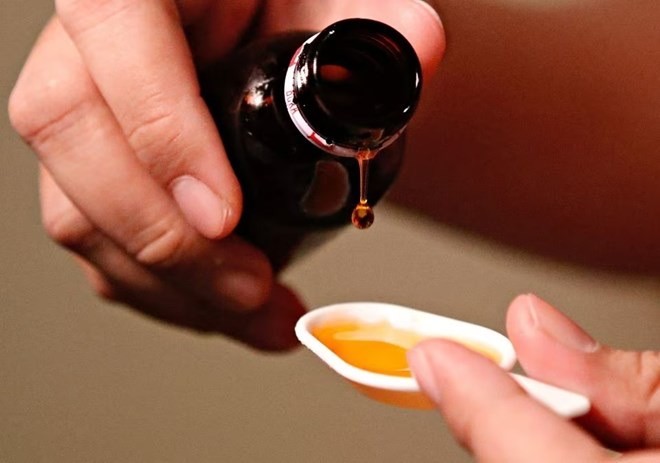 Ministry warns about 14 cough syrups after death of children in many countries - ảnh 1