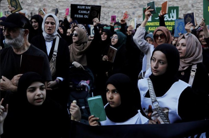 Turkey urges Sweden to take steps to stop Koran burnings - ảnh 1