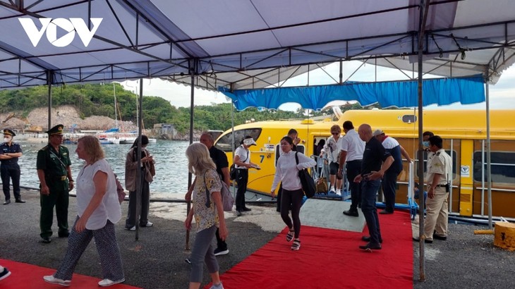 Over 4,600 international tourists arrive in Nha Trang by cruise ship - ảnh 1