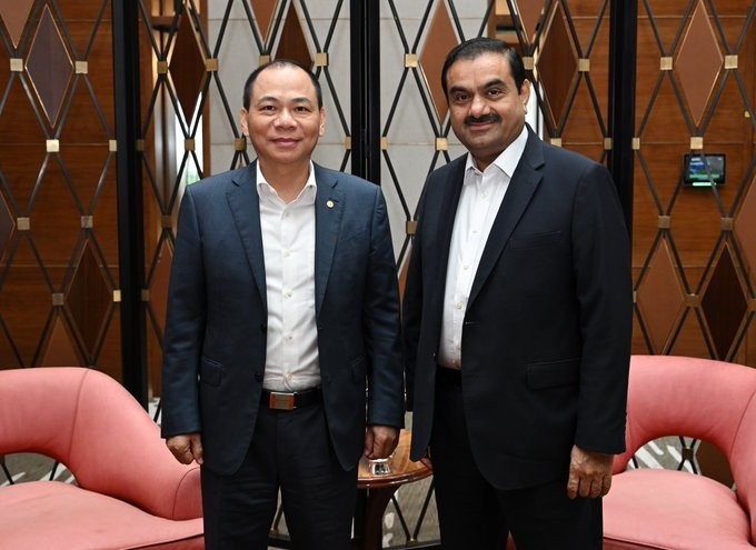 Vingroup chief meets India's second richest man to discuss partnership - ảnh 1