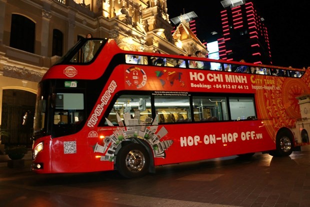 All-night hop-on hop-off bus tour launched in HCM city - ảnh 1