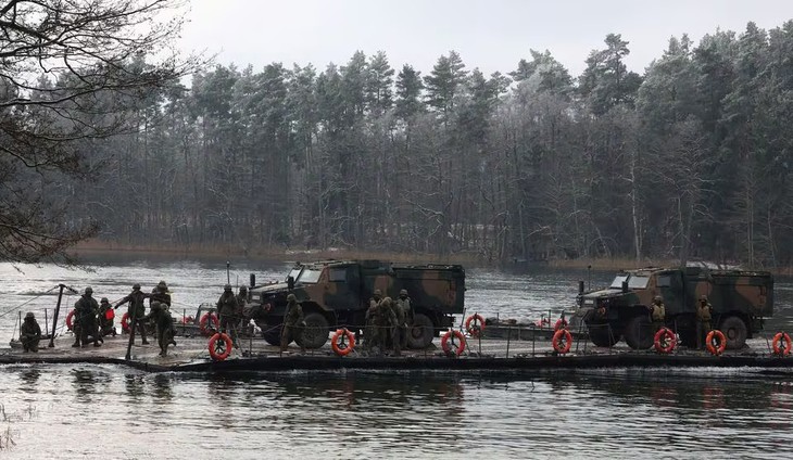 NATO to hold biggest drills since Cold War with 90,000 troops - ảnh 1