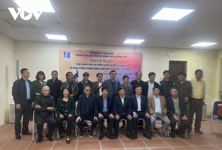 Song writing campaign launched to commemorate 70th anniversary of Dien Bien Phu Victory - ảnh 2