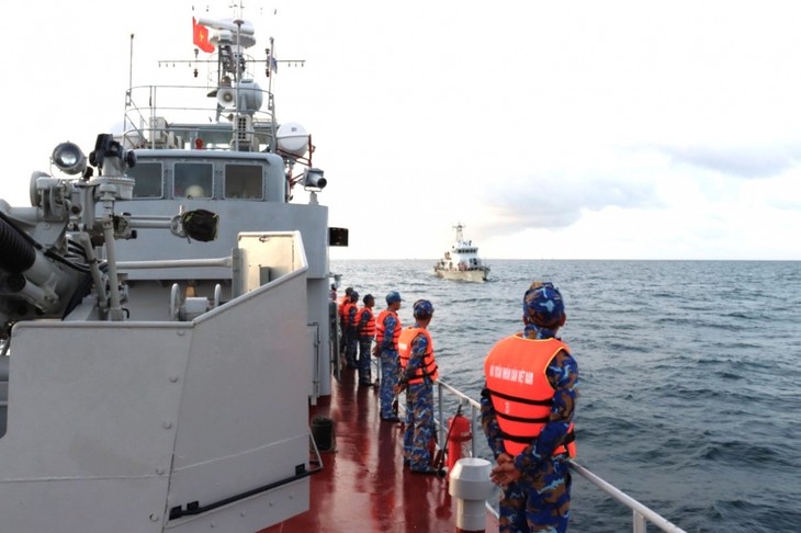 Vietnam and Cambodia navies conduct 75th joint patrol - ảnh 1