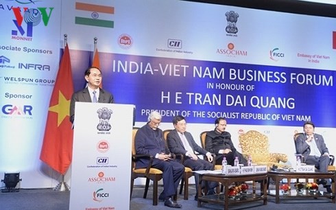 Presiden Vietnam, Tran Dai Quang: Badan usaha Vietnam dan Bangladesh perlu menggagas ide - ide yang kreatif, menciptakan dinamika baru bagi hubungan dagang dan investasi - ảnh 1