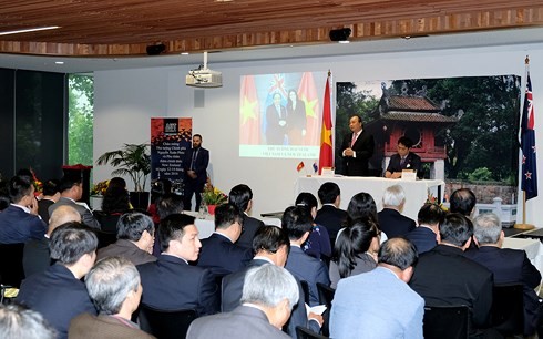 PM Vietnam Nguyen Xuan Phuc melakukan temu muka dengan komunitas Vietnam di Selandia Baru - ảnh 1