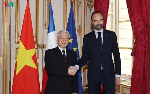 Sekjen Nguyen Phu Trong bertemu dengan PM Perancis - ảnh 1