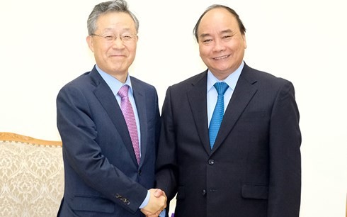 PM Nguyen Xuan Phuc menerima mantan Menteri Koordinator Kebijakan  Republik Korea  - ảnh 1