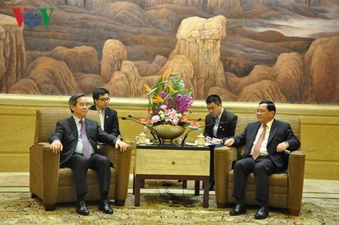 Kepala Deparlemen Ekonomi KSPKV, Nguyen Van Binh melakukan pertemuan dengan Sekretaris Komite Partai Komunis Kota Shang Hai - ảnh 1