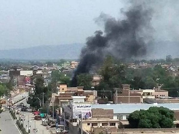Afghanistan: Serentetan ledakan dan baku tembak di Jalalabad menimbulkan korbar yang besar - ảnh 1